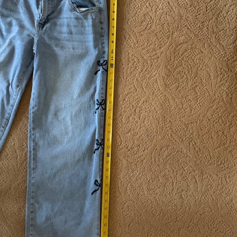 90s fit wide leg bow-embroidered jeans, size 30 - Picture 12 of 13